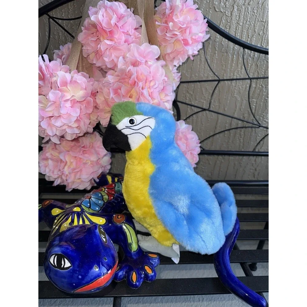 A Petting Zoo Blue Parrot‎ Bird Macaw Plush Stuffed Animal Wildlife Realistic